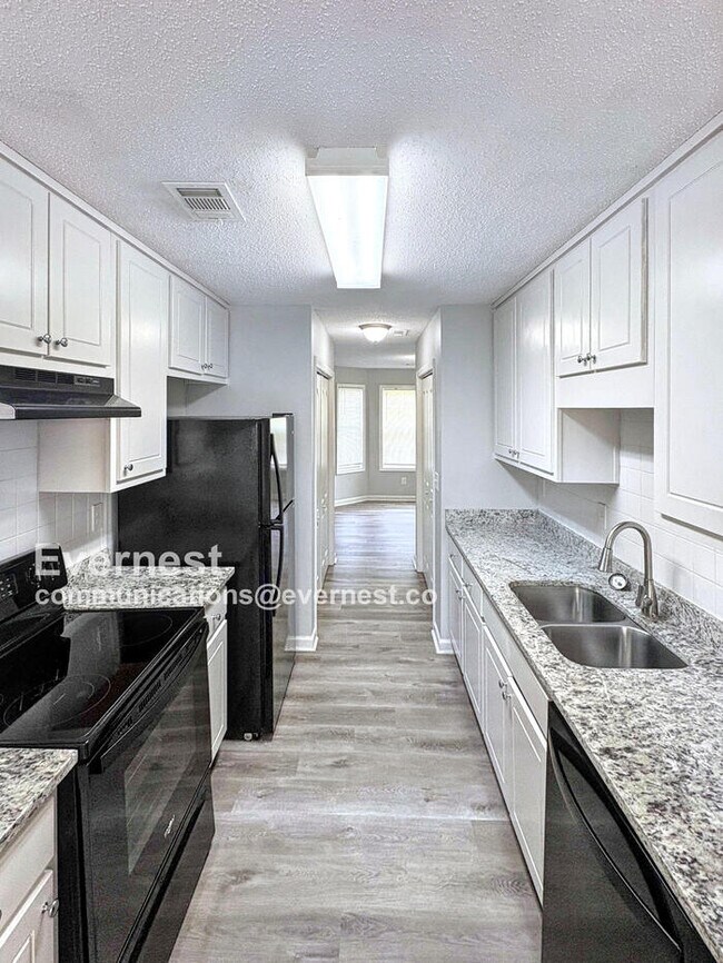 Foto del edificio - 8573 Thomas Rd