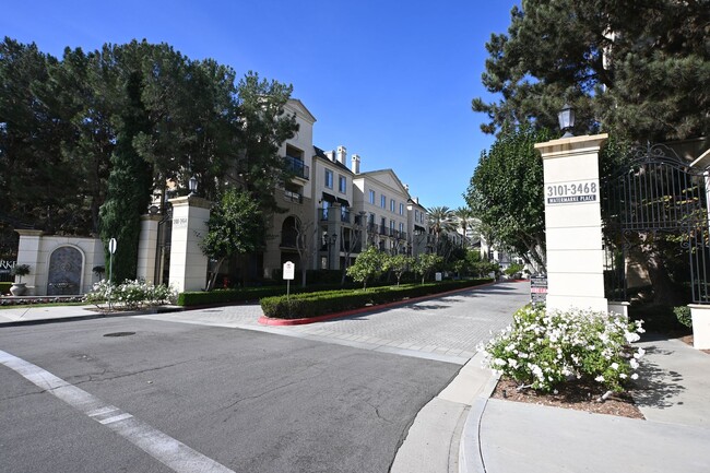 Building Photo - Irvine Watermarke Top Floor Condo 3 BD 2 B...