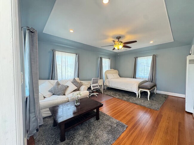 Building Photo - 10470 Kinnard Ave