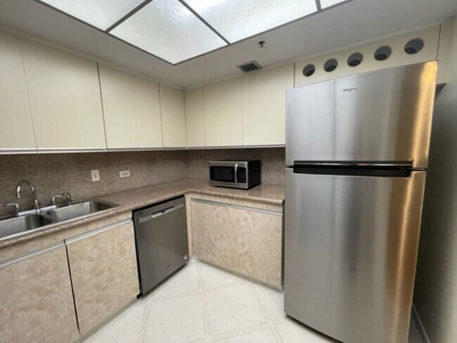 Building Photo - 1201 S Ocean Dr