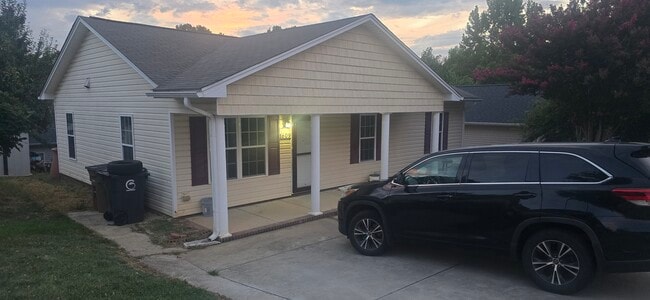 Building Photo - 1609 Sunrise Valley Dr