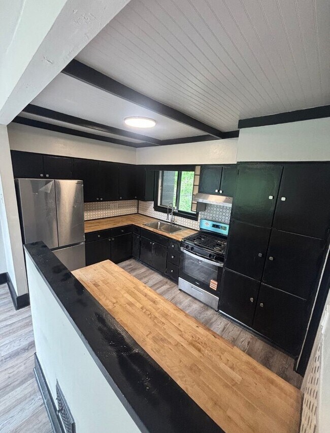 Building Photo - Fully updated 4 bedroom 2 bathroom house for rent!