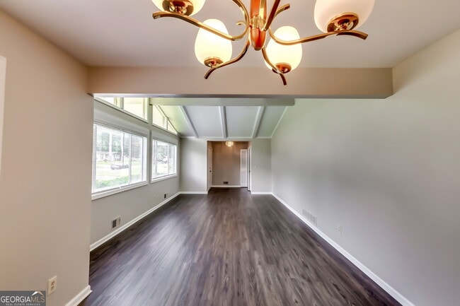 Foto del edificio - 4342 Riverwood Cir