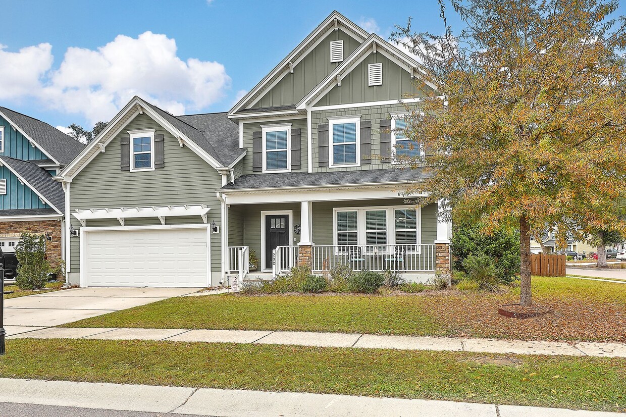 Primary Photo - Spacious and updated home in Bluffs at Ash...