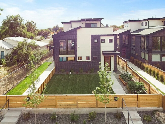 Building Photo - 963 Tennyson St