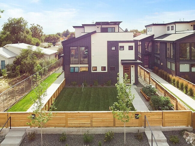 Building Photo - 963 Tennyson St