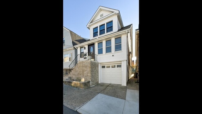 Building Photo - 1215 80th St