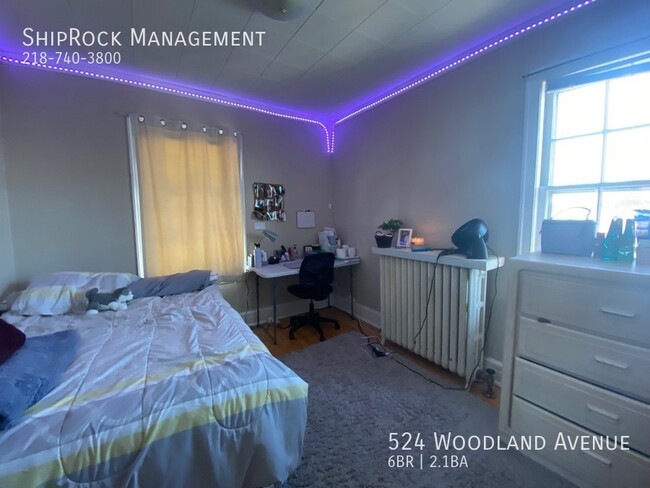 Foto del edificio - 524 Woodland Ave