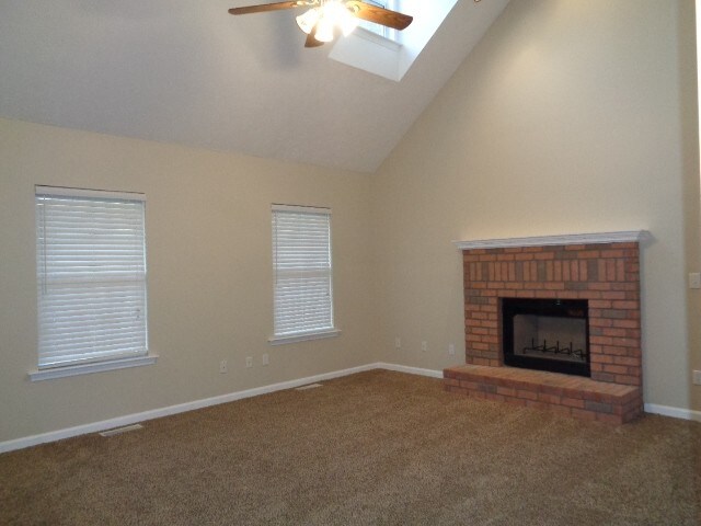 Foto del edificio - 114 Louise Dr