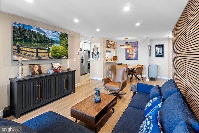 Foto del edificio - 100 Harborview Dr