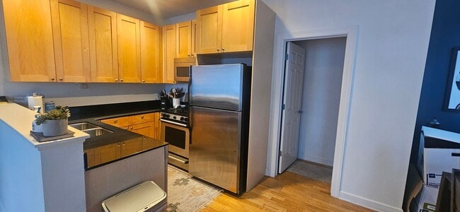 Building Photo - RIVER WEST - BEAUTIFIL 2BD/2BTH CONDO FOR ...