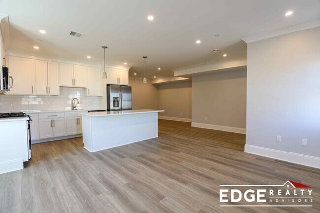 Photo - Allston 4 Bed Townhouse – 3 Bath – W/D in Unit – Parking – No Fee – 9/1