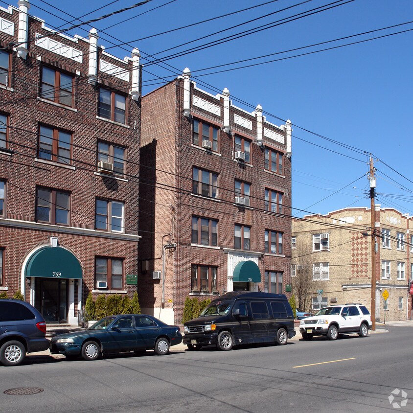 Foto principal - 761 Avenue A