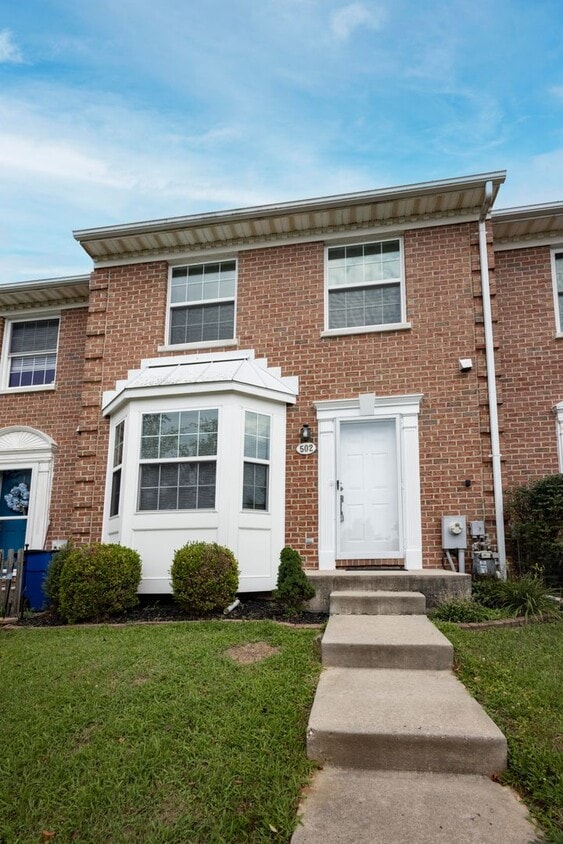 Primary Photo - Charming 3Bed/2.5Bath in Constant Friendsh...