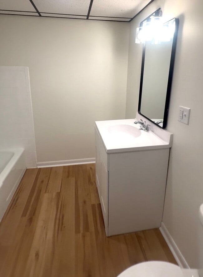 Building Photo - 609 S 5th Ave