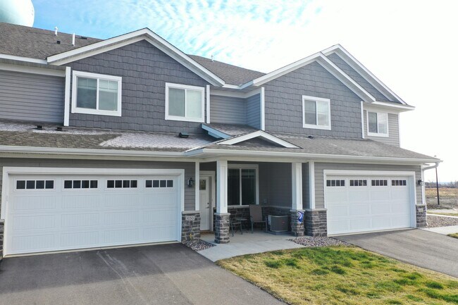 Building Photo - 654 Stone Haven Dr NE