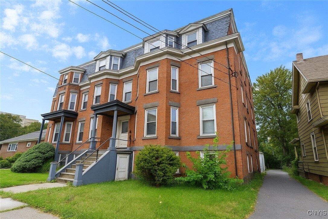Foto principal - 1105 E Genesee St
