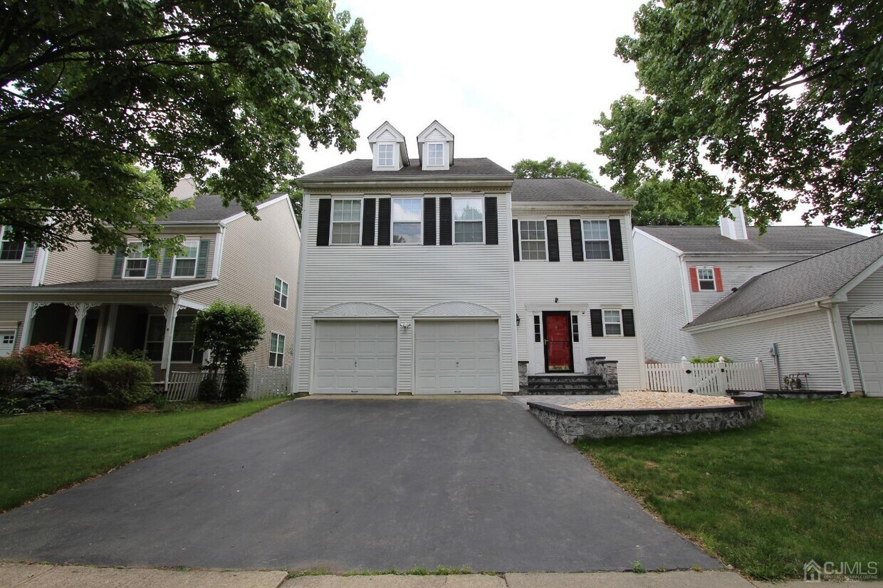 Foto principal - 96 Marion Dr