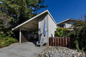 Building Photo - 3315 Victoria Pl