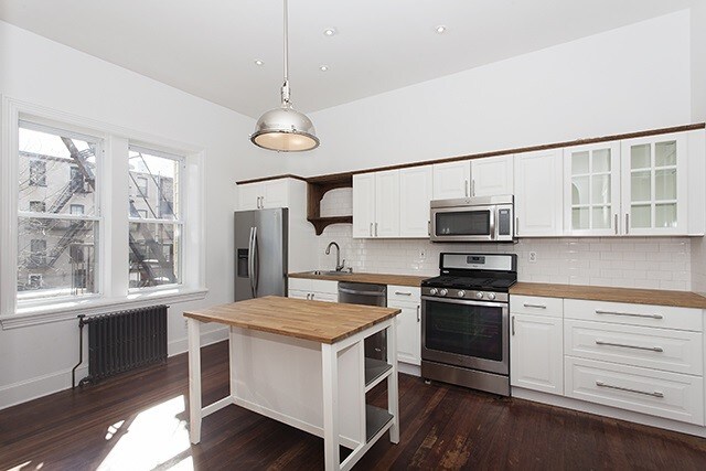 Building Photo - 147 Grand St