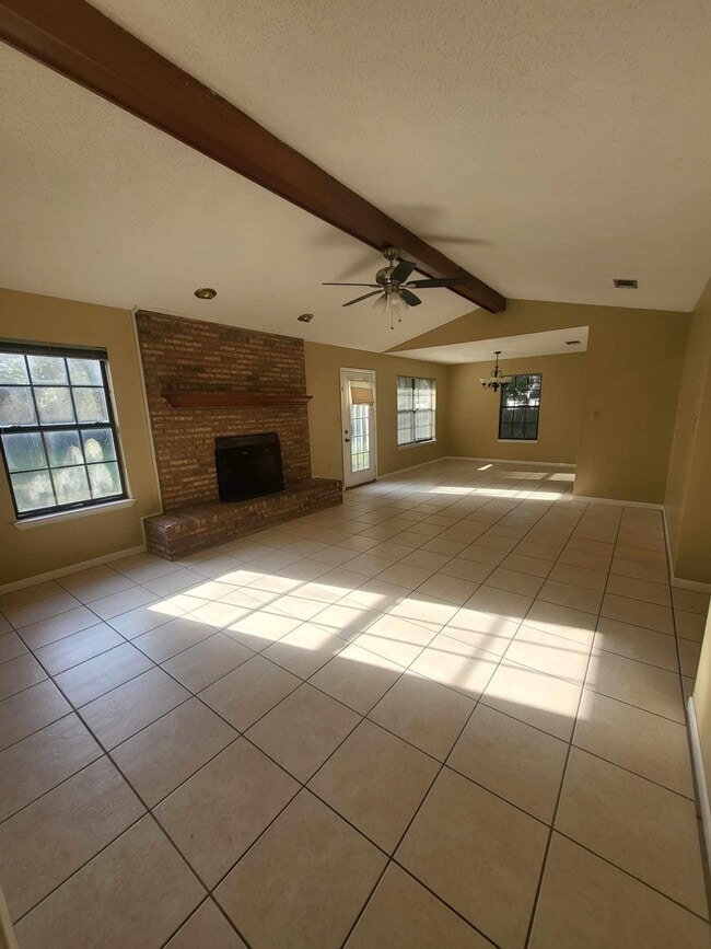 Building Photo - 2108 Calle De Castelar