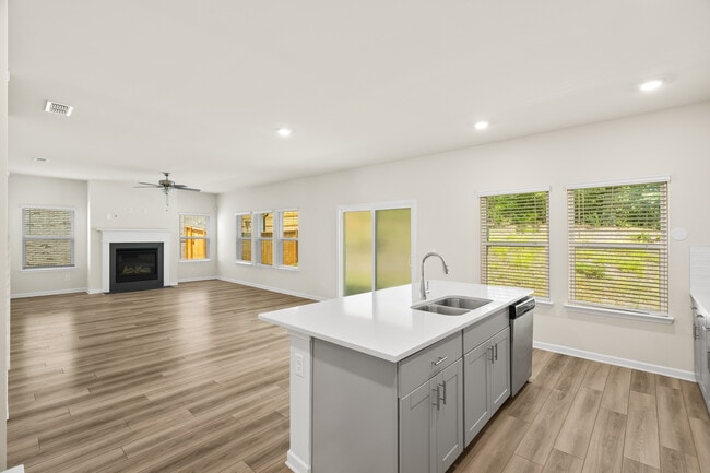 Building Photo - Room in House on Richmond Trl