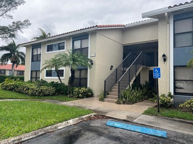 Foto del edificio - 1453 Lake Crystal Dr