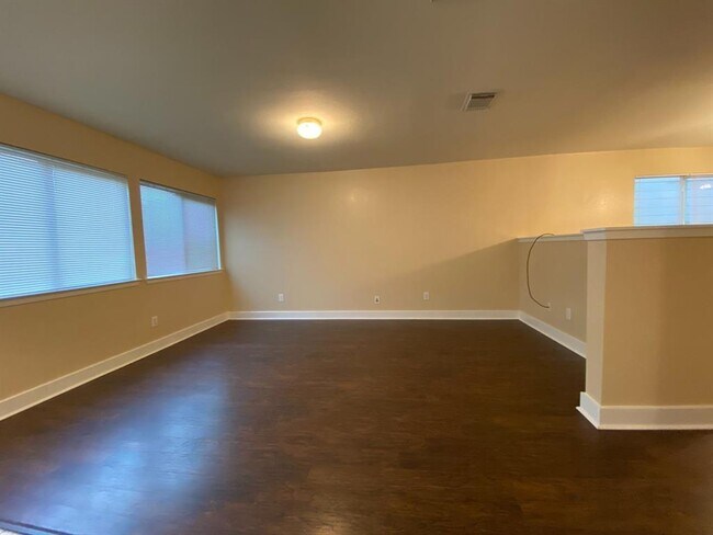 Building Photo - 5830 Silver Oak