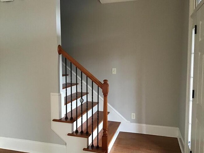 Building Photo - 103 Grove Park Ln