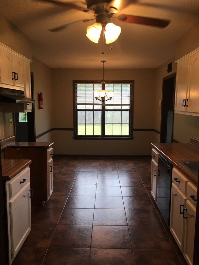 Foto del edificio - Home for rent Ross Rd
