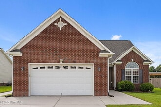 Building Photo - 115 Ravenscroft Way