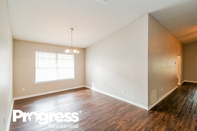 Foto del edificio - 2716 Creekfront Dr