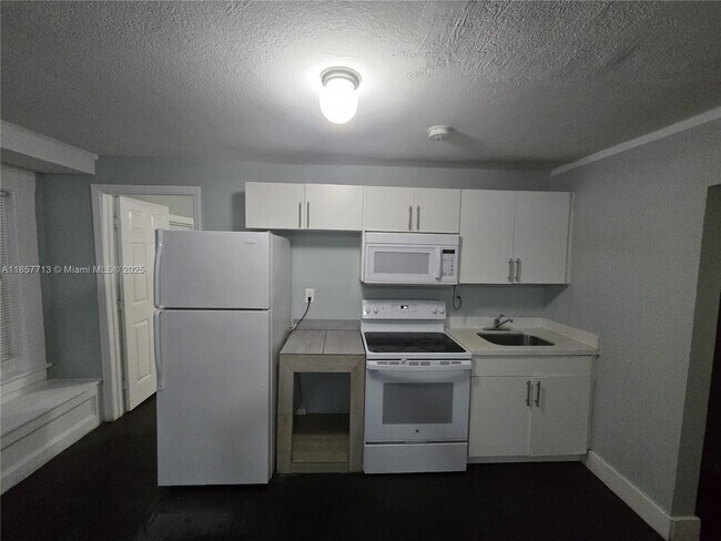 Foto del edificio - 5909 NW 5th Ct