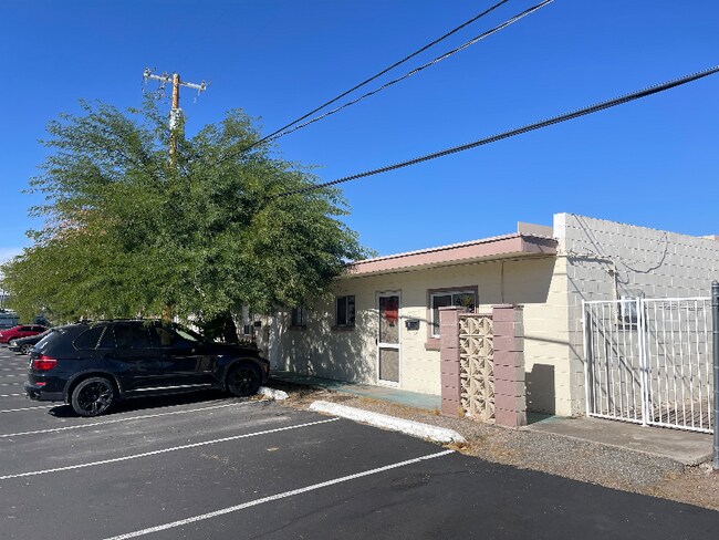 Foto del edificio - 23 W Basic Rd