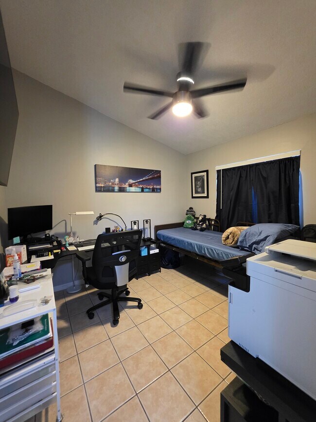 Building Photo - 763 Country Woods Cir