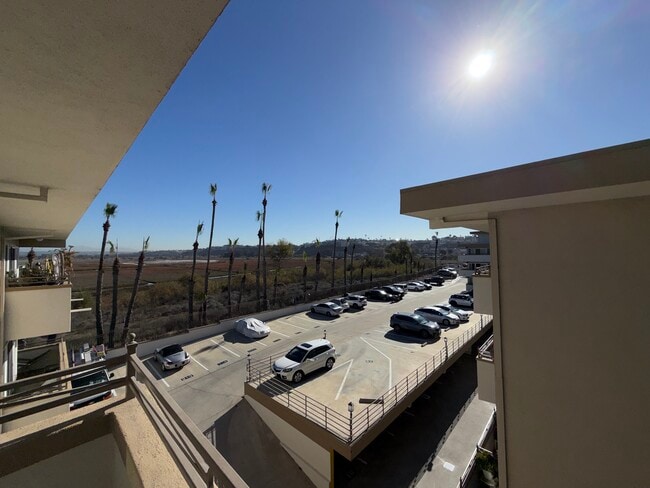 Building Photo - Laguna Del Rey