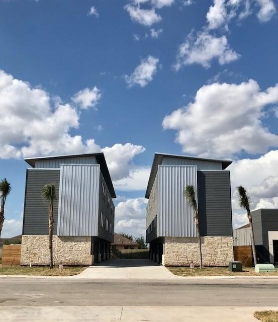Building Photo - 2705 Hackberry