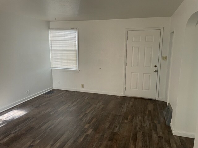 Living room - 1040 Balsam St