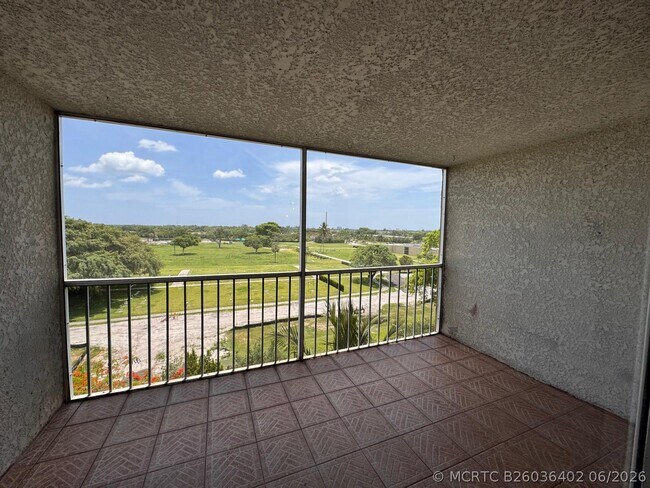 Foto del edificio - 4570 NW 18th Ave