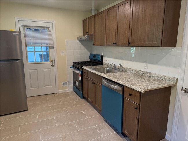 Building Photo - 11 Holle Pl