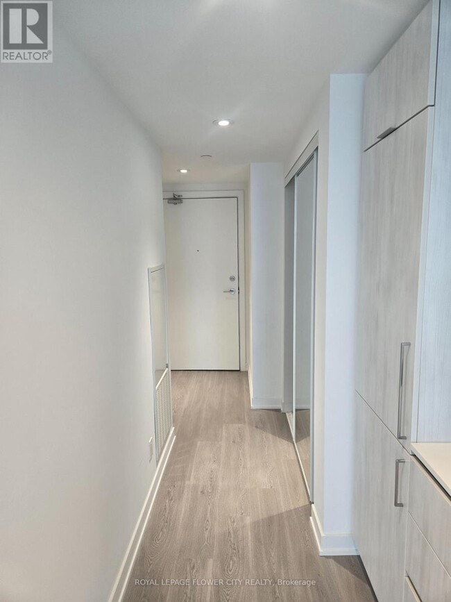 Building Photo - 8 Wellesley St W