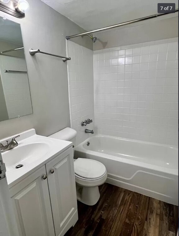 Foto principal - 1651 W North Bend Rd