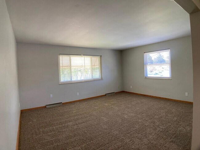 Living Room - 510 N Hawkins Ave