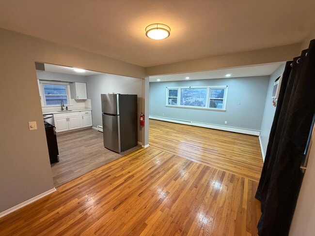 Foto del edificio - 407 W Stimpson Ave