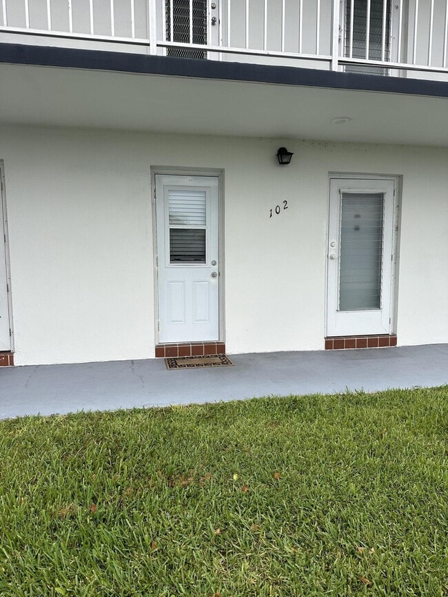 Building Photo - 1113 Lake Terrace