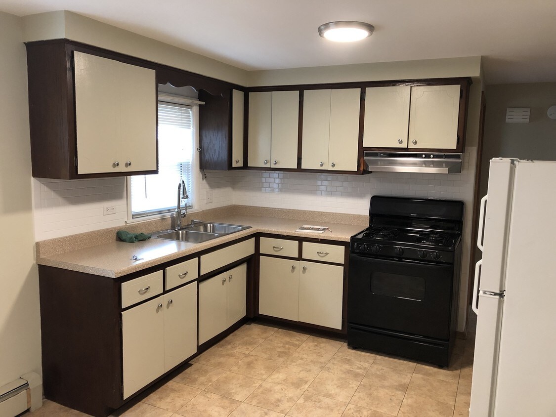Foto principal - 6721 W Irving Park Rd