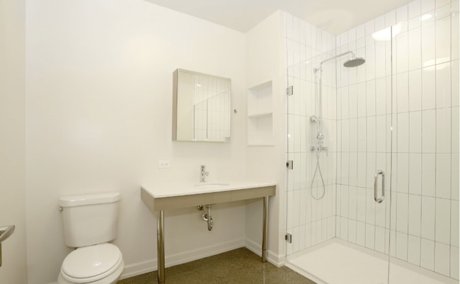 Building Photo - 113 W Chicago Ave