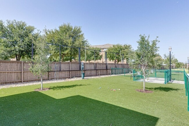 The Quadrangles on Twenty Apartments in Grand Prairie, Texas - The Quadrangles on Twenty