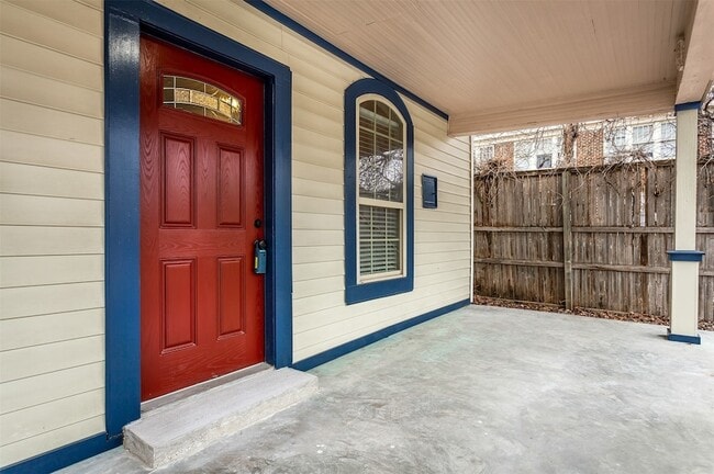 Foto del edificio - 111 S Henderson Ave