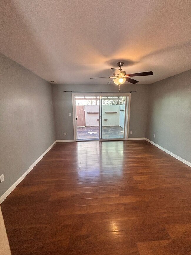 Foto del edificio - TOWNHOME FOR RENT IN CLAIREMONT - 2BD/1.5BA - ONLY $3,195/MO
